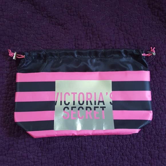 Victoria's Secret Handbags - 💲 VS Travel Bag